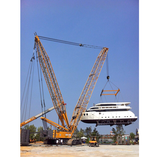 Crawler Crane 300 ตัน ยกเรือยอร์ช  รถบรรทุกติดเครน 