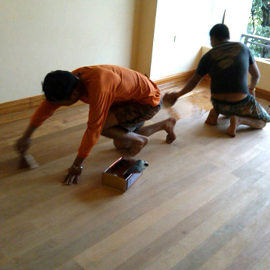 ช่างทายูริเทนพื้นไม้ปาร์เก้ ช่างทายูริเทนพื้นไม้ปาร์เก้ 