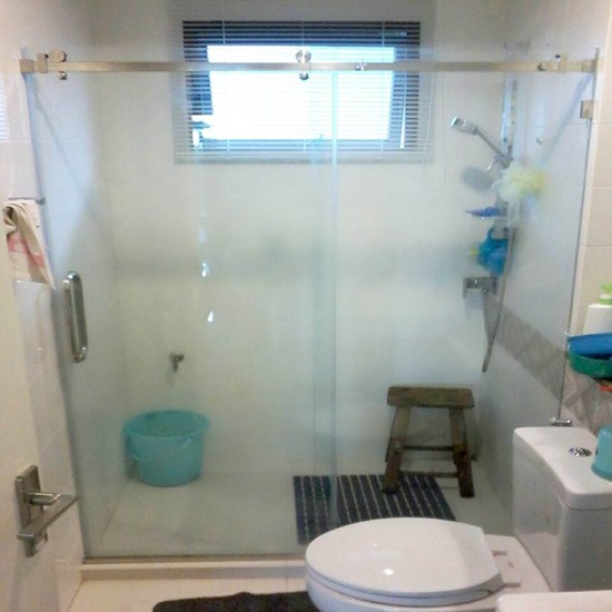 ฉากกั้นอาบน้ำบานเปิดเปลือย จำหน่ายติดตั้งฉากกั้นอาบน้ำ   ฉากกั้นอาบน้ำบานเปิดเปลือย   ฉากกั้นอาบน้ำ   ฉากกั้นอาบน้ำบานเลื่อนเปลือย   กั้นอาบน้ำบานเลื่อนมีเฟรม   บานโช๊คประตู   ติดตั้งฉากกั้นอาบน้ำ 